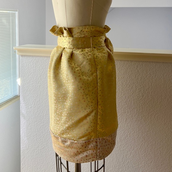 Brocade paper-bag waisted skirt with fabric belt - Picture 6 of 7